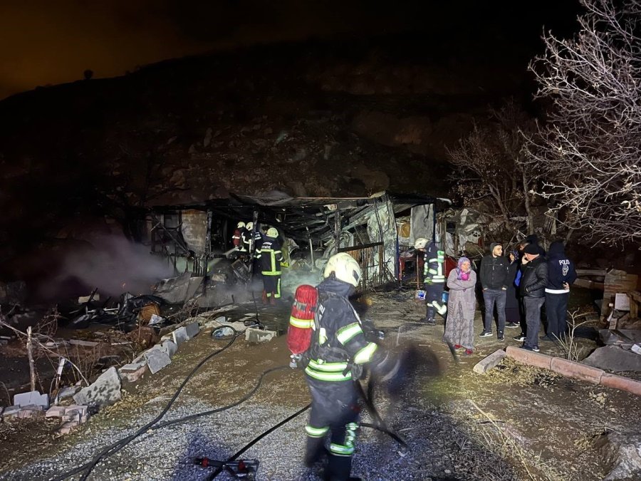 Kayseri’de Bağ Evi Alev Alev Yandı