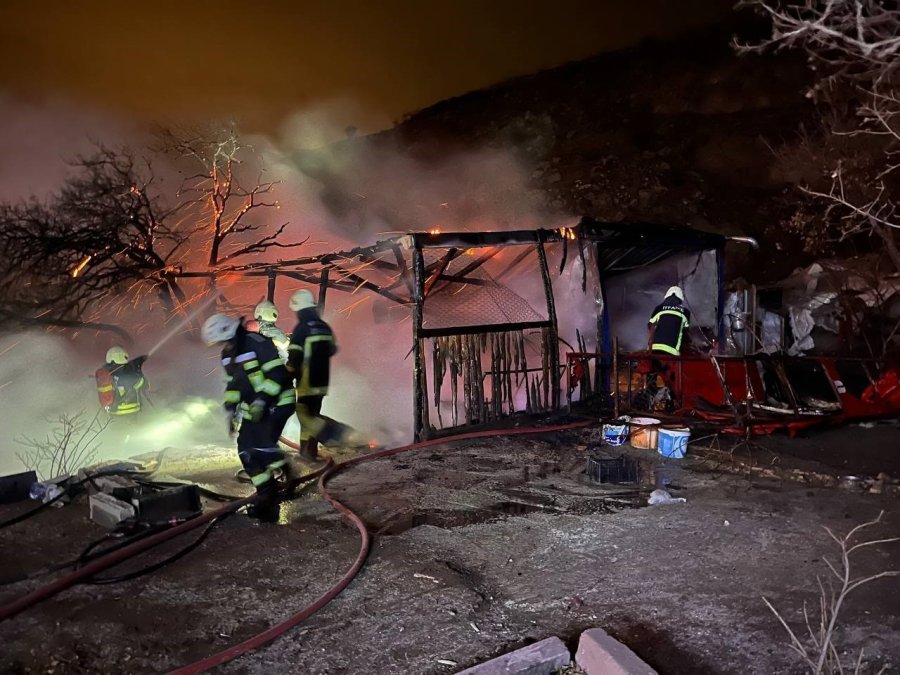 Kayseri’de Bağ Evi Alev Alev Yandı