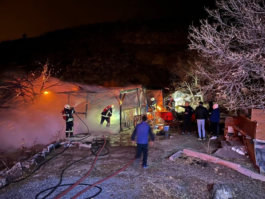 Kayseri’de Bağ Evi Alev Alev Yandı