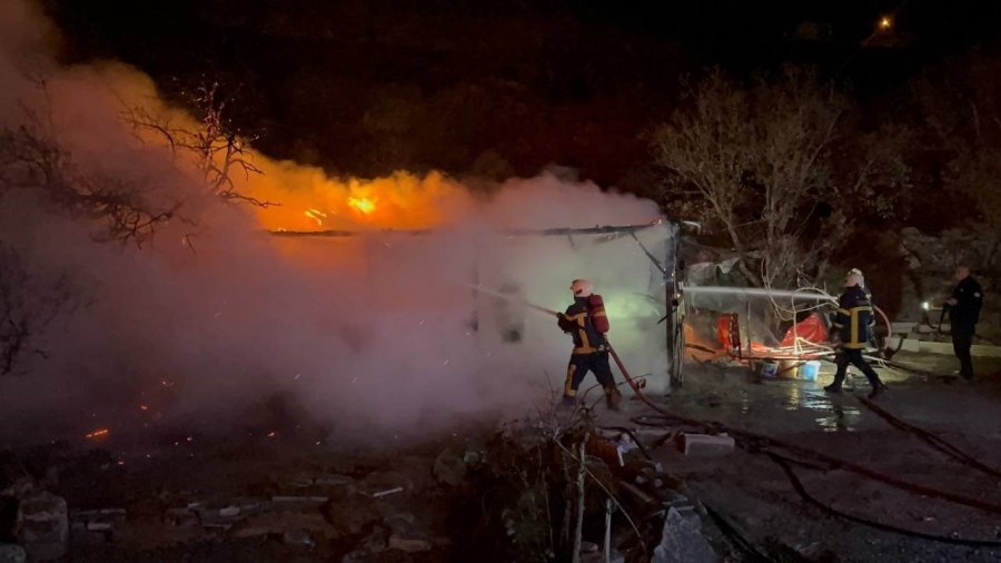 Kayseri’de Bağ Evi Alev Alev Yandı