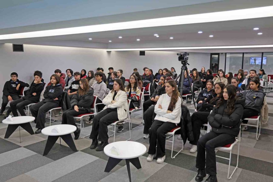 Talas’ın Yazar Okulu Seminerleri Dolu Dolu