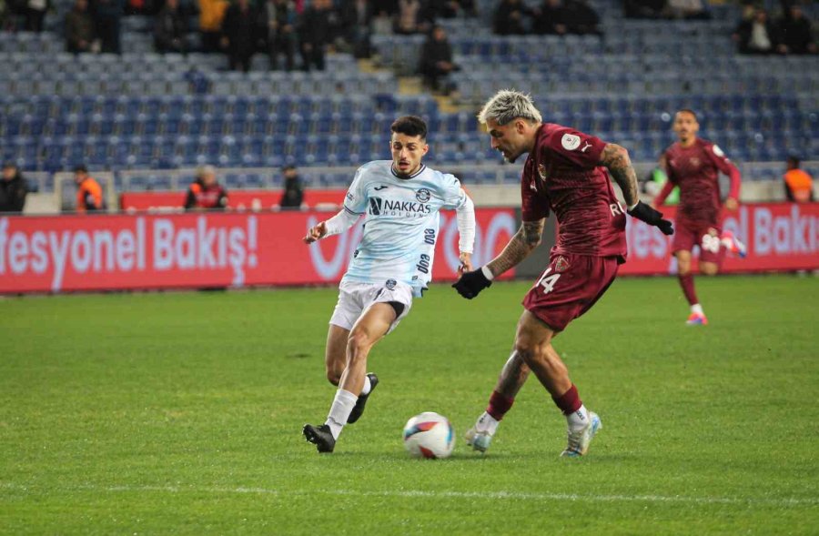 Trendyol Süper Lig: Atakaş Hatayspor: 1 - Adana Demirspor: 0 (ilk Yarı)