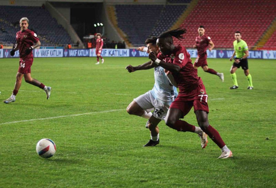 Trendyol Süper Lig: Atakaş Hatayspor: 1 - Adana Demirspor: 0 (ilk Yarı)