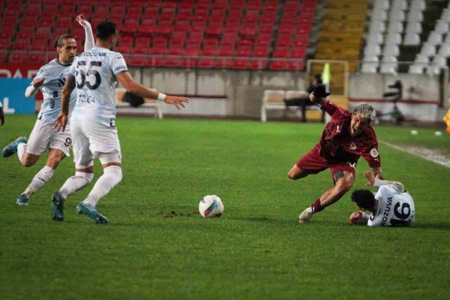 Trendyol Süper Lig: Atakaş Hatayspor: 1 - Adana Demirspor: 0 (ilk Yarı)