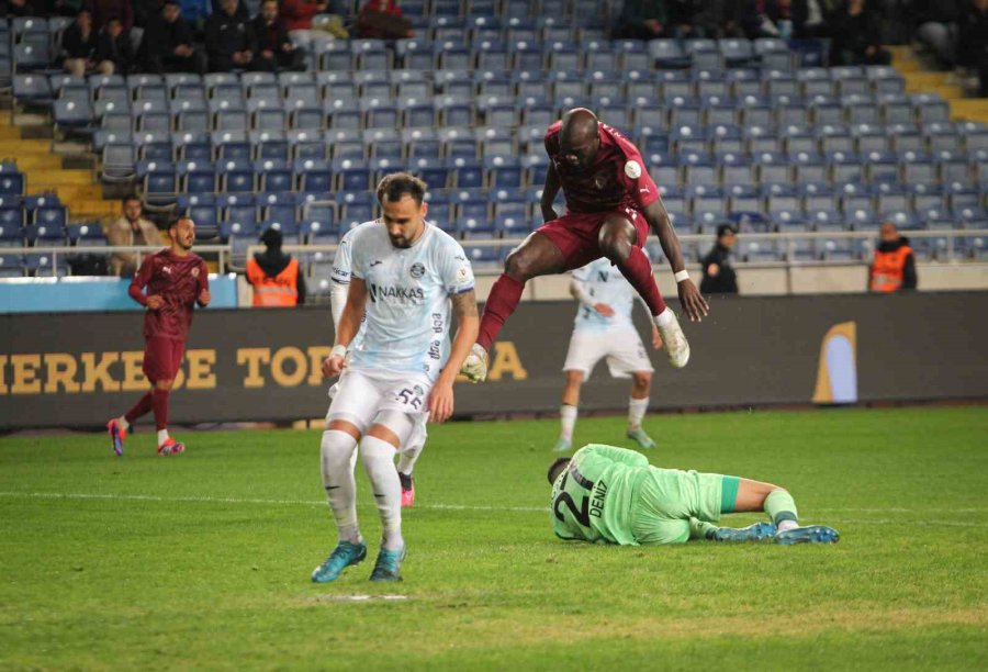 Trendyol Süper Lig: Atakaş Hatayspor: 1 - Adana Demirspor: 0 (ilk Yarı)