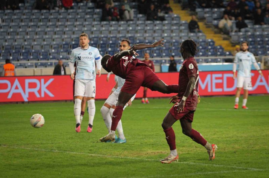 Trendyol Süper Lig: Atakaş Hatayspor: 1 - Adana Demirspor: 0 (ilk Yarı)