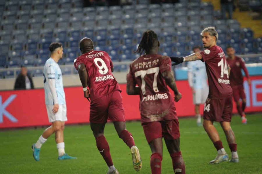 Trendyol Süper Lig: Atakaş Hatayspor: 1 - Adana Demirspor: 0 (ilk Yarı)