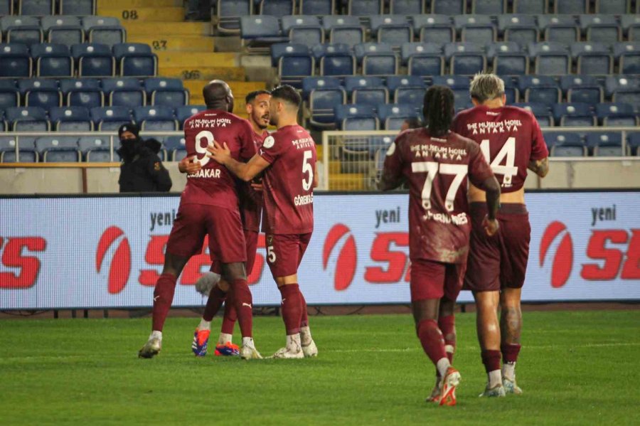 Trendyol Süper Lig: Atakaş Hatayspor: 1 - Adana Demirspor: 0 (ilk Yarı)