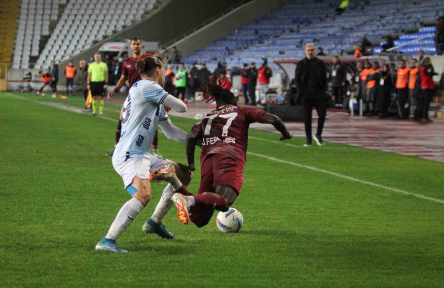 Trendyol Süper Lig: Atakaş Hatayspor: 1 - Adana Demirspor: 0 (ilk Yarı)