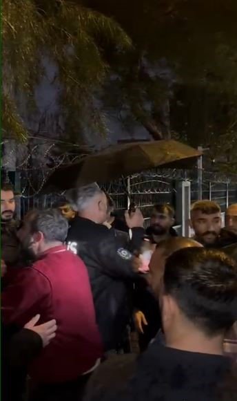 Esnaf İle Vatandaşların Park Kavgasını Biber Gazı Da Ayıramadı