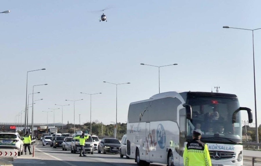 Otoyolda ’cayrokopter’le Denetim: 20 Araca Cezai İşlem Uygulandı, 3 Aranan Şahıs Yakalandı