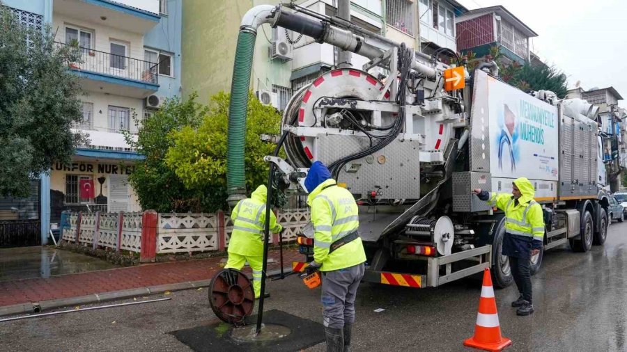 Mersin’de Şiddetli Yağışa Karşı Meski Ekipleri Teyakkuzda