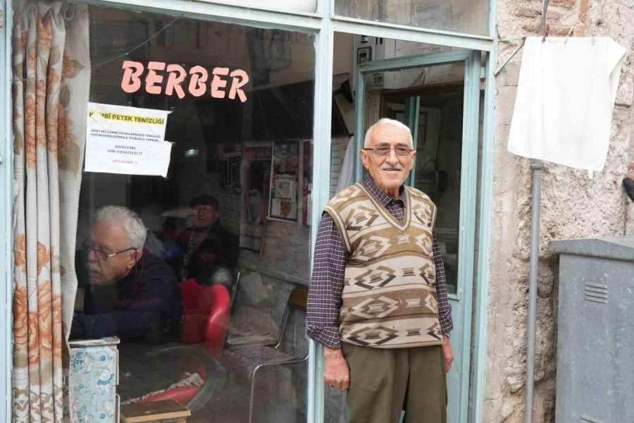 Teknolojiye Aldırış Etmeyen Berber