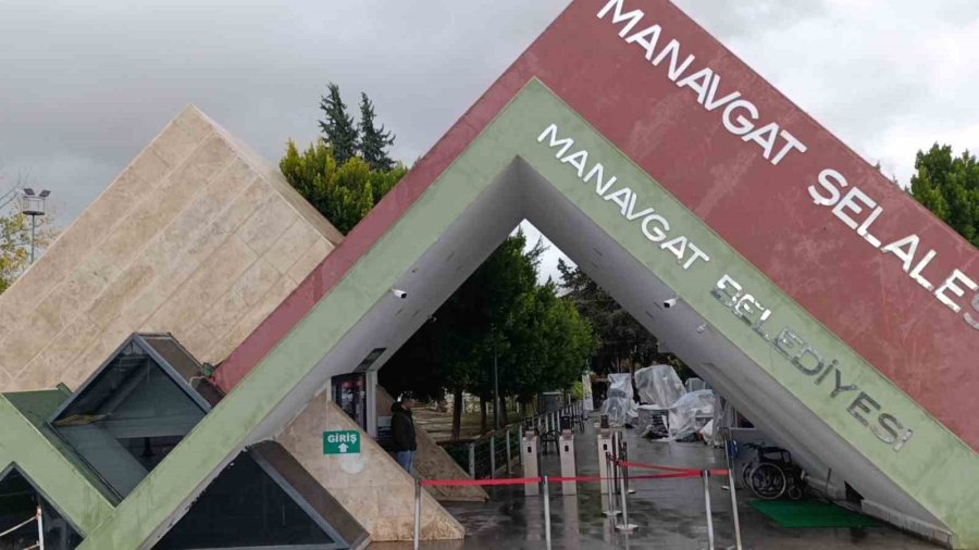 Sağanak, Dolu Ve Fırtına Manavgat’ta Hayatı Adeta Felç Etti