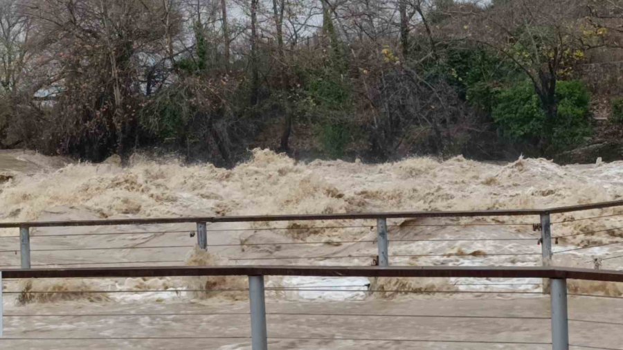 Sağanak, Dolu Ve Fırtına Manavgat’ta Hayatı Adeta Felç Etti