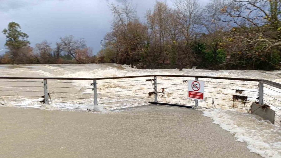 Sağanak, Dolu Ve Fırtına Manavgat’ta Hayatı Adeta Felç Etti