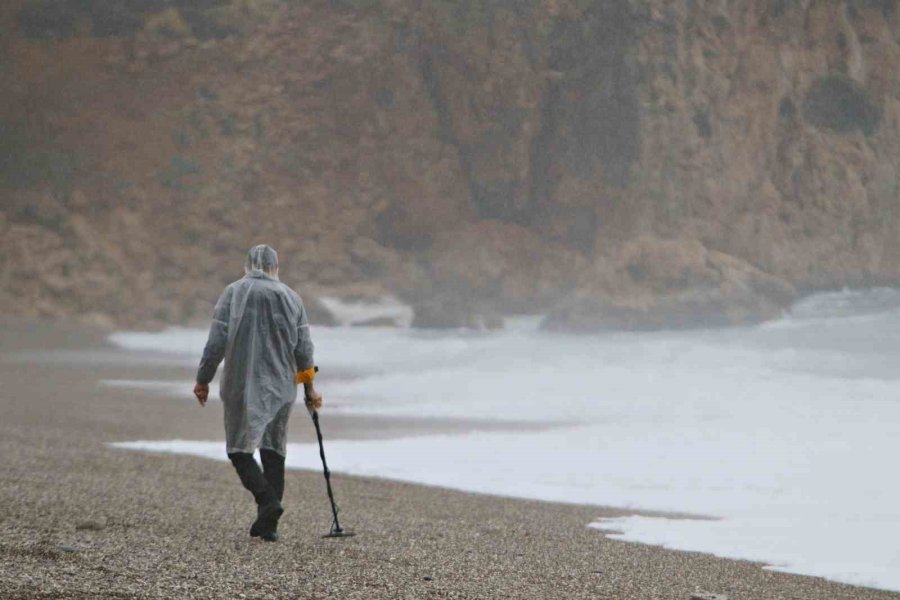 Antalya’da ’turuncu Kod’un Define Avcıları İş Başında