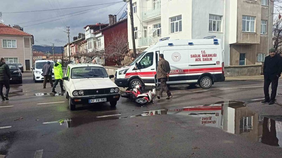 Konya’da Elektrikli Bisiklet İle Otomobil Çarpıştı: 1 Yaralı