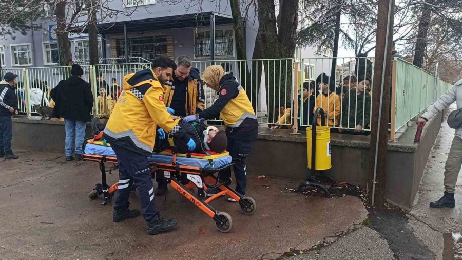 Konya’da Elektrikli Bisiklet İle Otomobil Çarpıştı: 1 Yaralı