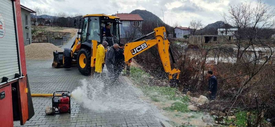 Turuncu Kod Uyarılı Antalya’da 206 Vakaya Müdahale Edildi