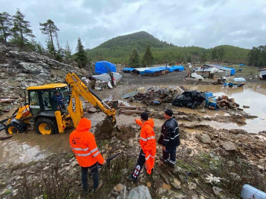 Turuncu Kod Uyarılı Antalya’da 206 Vakaya Müdahale Edildi