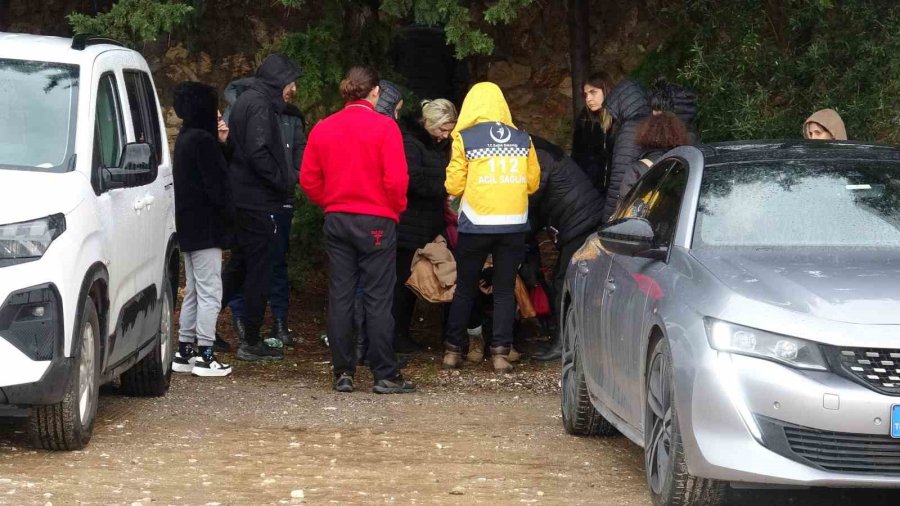 Falezden Düşen Şahıs İle Aracı Denizden Ve Karadan 6 Ekiple Aranıyor