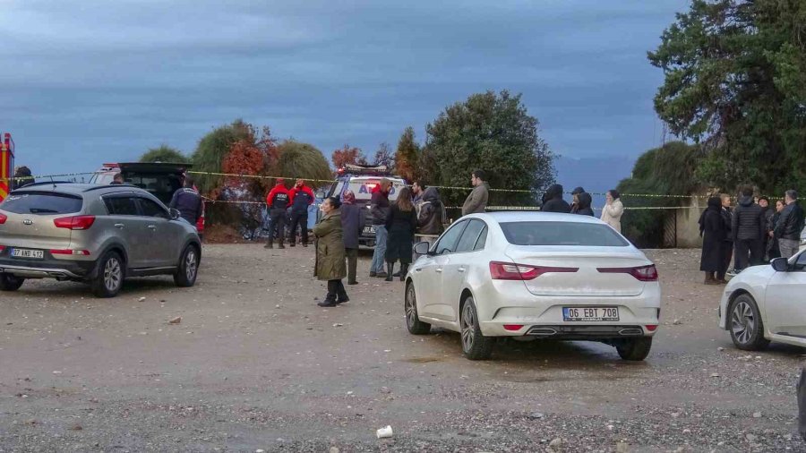 Falezden Düşen Otomobili Bulmak İçin Her Yol Deneniyor