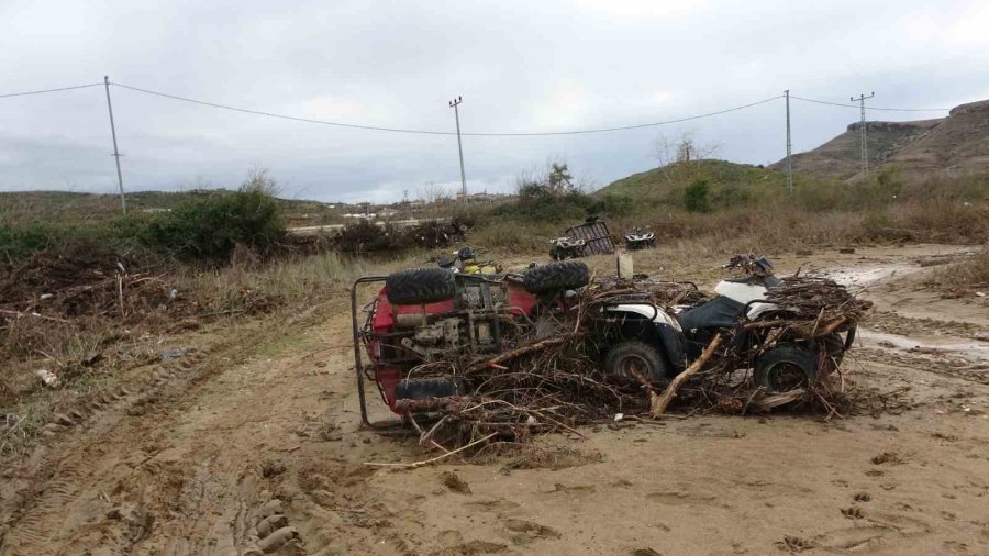 Sel Safari İstasyonunu Vurdu, Onlarca Atv Kayıp