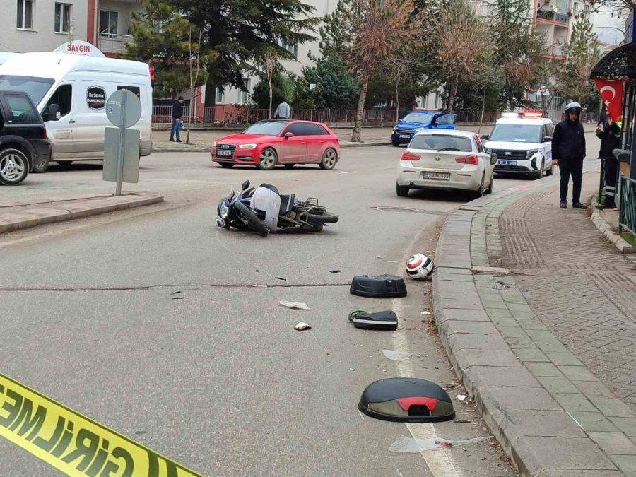 Otomobille Çarpışan Motosiklet Sürücüsü Ağır Yaralandı