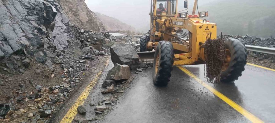 Kapuzbaşı Yolu’ndaki Heyelana Büyükşehir’den Hızlı Müdahale