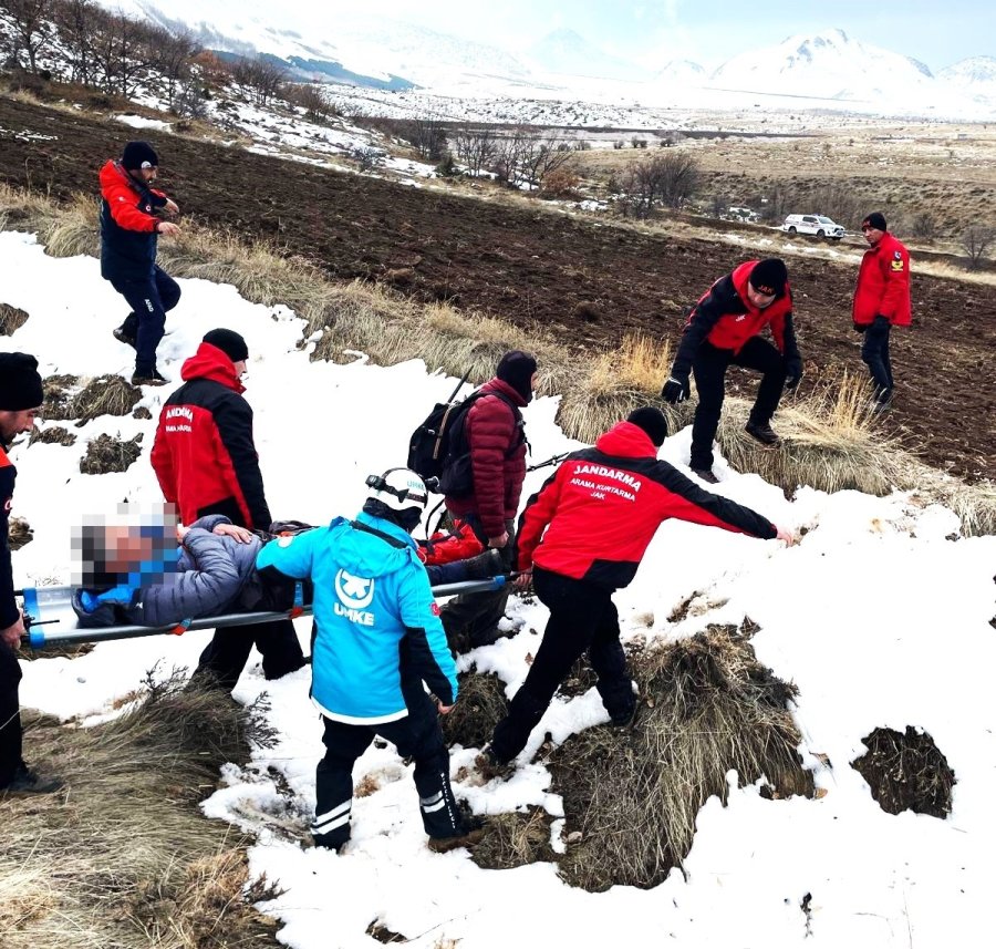 Erciyes’te Yürüyüş Yaparken Ayağı Kırılan Dağcı Kurtarıldı