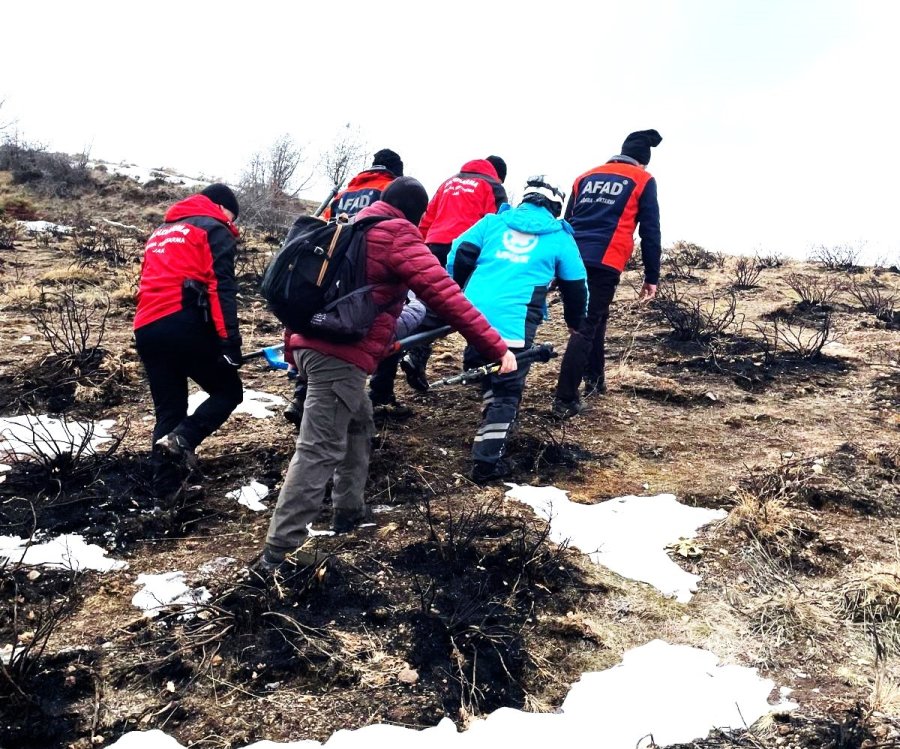 Erciyes’te Yürüyüş Yaparken Ayağı Kırılan Dağcı Kurtarıldı