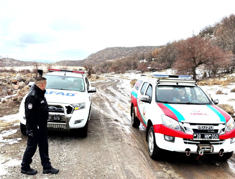 Erciyes’te Yürüyüş Yaparken Ayağı Kırılan Dağcı Kurtarıldı