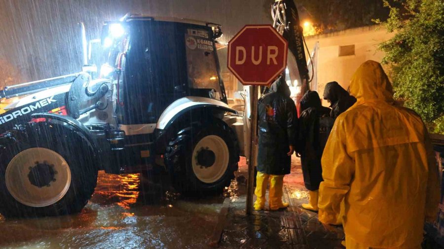 Kemer Belediyesi Şiddetli Yağışlara Karşı Teyakkuzda