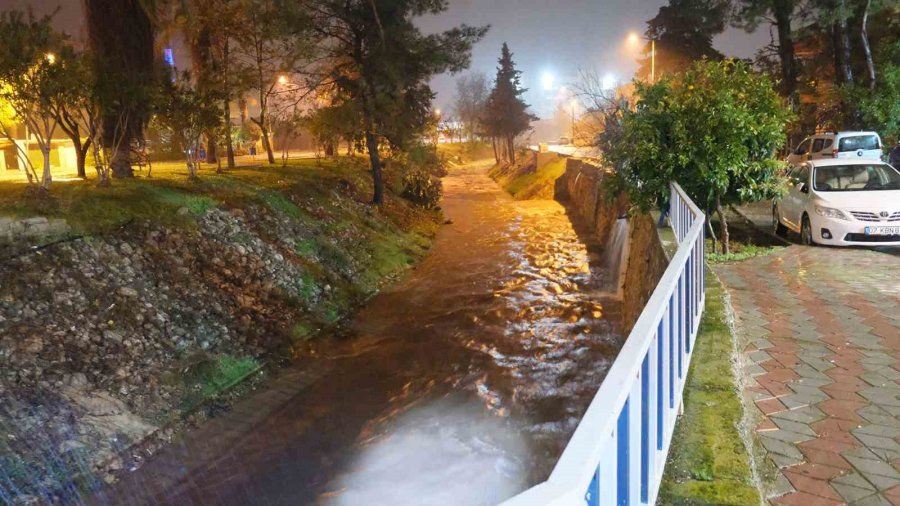 Kemer Belediyesi Şiddetli Yağışlara Karşı Teyakkuzda