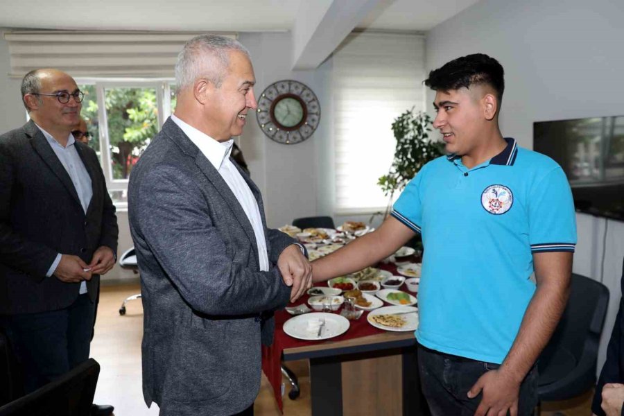 Alanya’da Engelli Öğrencilere Belediyede Staj İmkanı