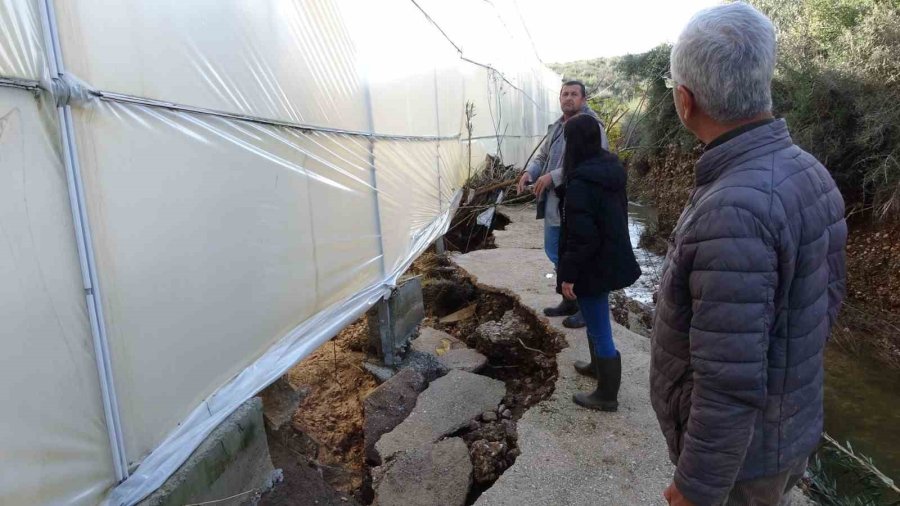 Manavgat’ta Hortumun Ve Yağmurun Vurduğu Tarım Alanlarında Zarar Büyük