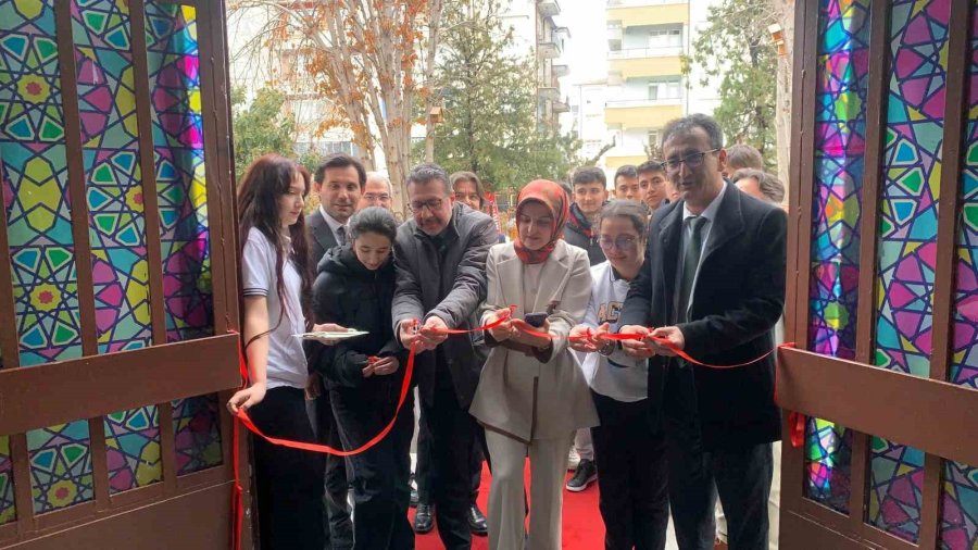 Karaman’da Lise Öğrencileri Atıkları Sanat Eserine Dönüştürdü