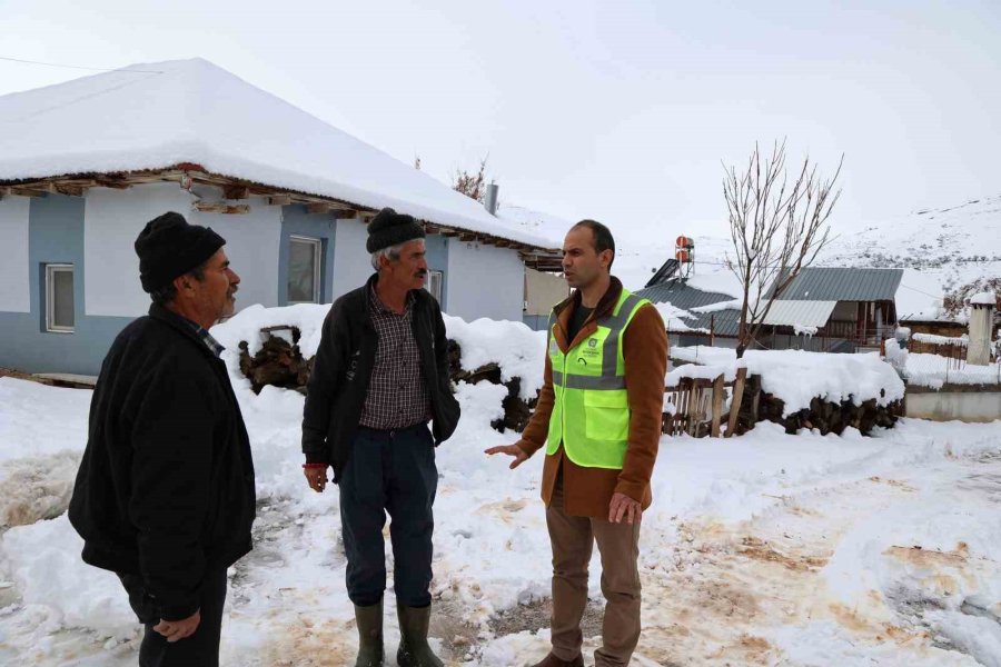 Antalya’nın İlçelerinde Karla Mücadele Sürüyor