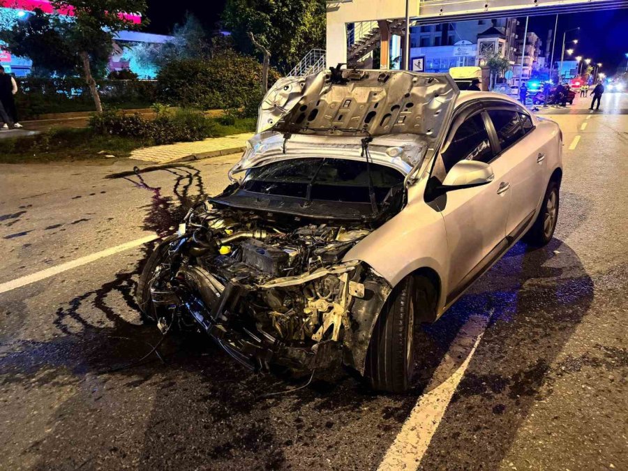 Antalya’da Feci Kaza: Hurdaya Dönen Araçtan Fırlayan Sürücü Hayatını Kaybetti