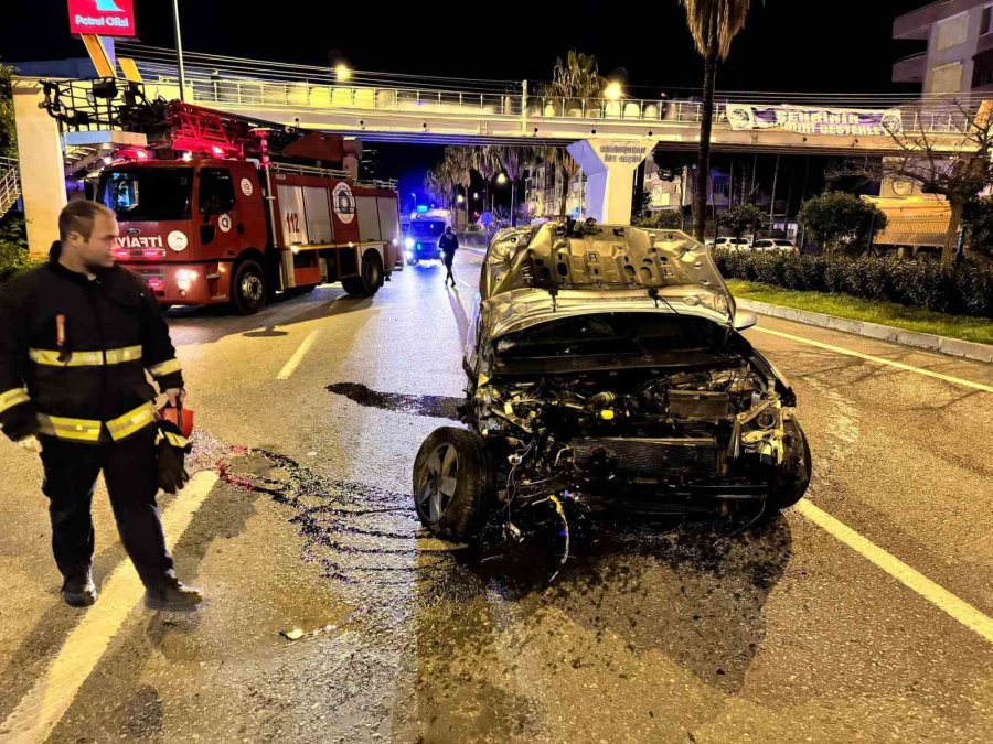 Antalya’da Feci Kaza: Hurdaya Dönen Araçtan Fırlayan Sürücü Hayatını Kaybetti