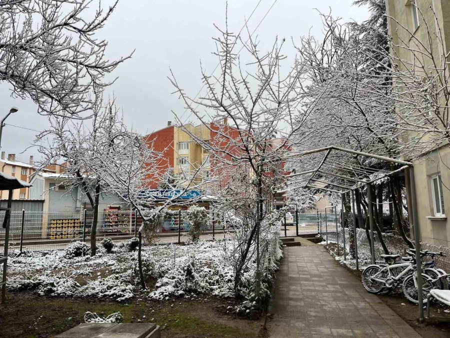 Yüksek Kesimler Beyaza Büründü