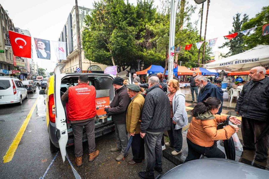 Mersin Büyükşehir Belediyesinden Vatandaşlara ’kaynar’ İkramı