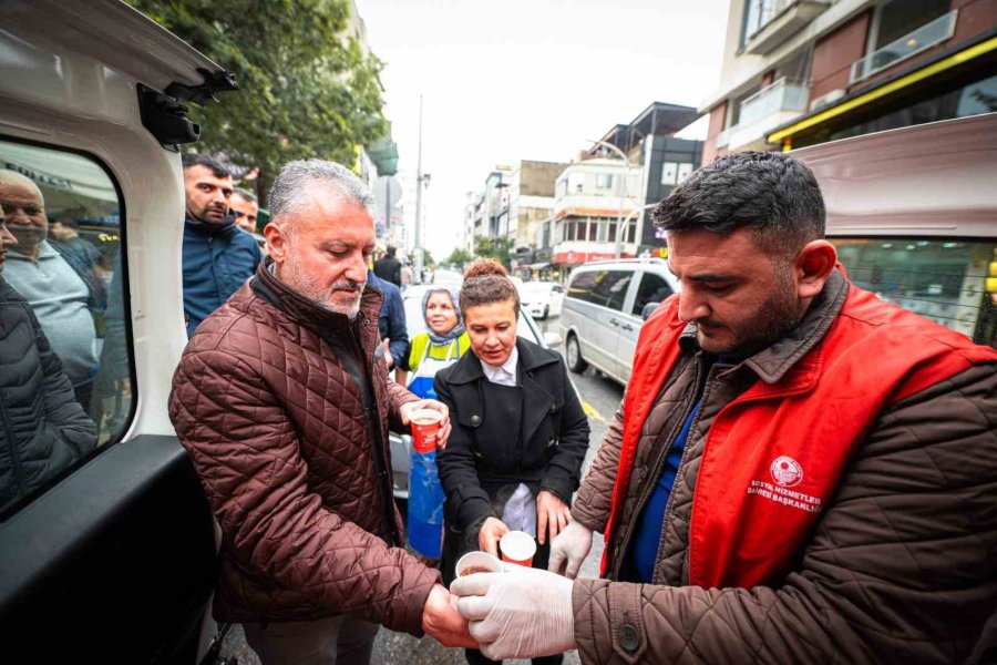 Mersin Büyükşehir Belediyesinden Vatandaşlara ’kaynar’ İkramı