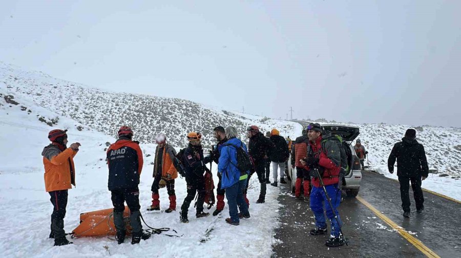 Hasan Dağı’nda Fenalaşan Dağcı 3,5 Saatte Kurtarıldı