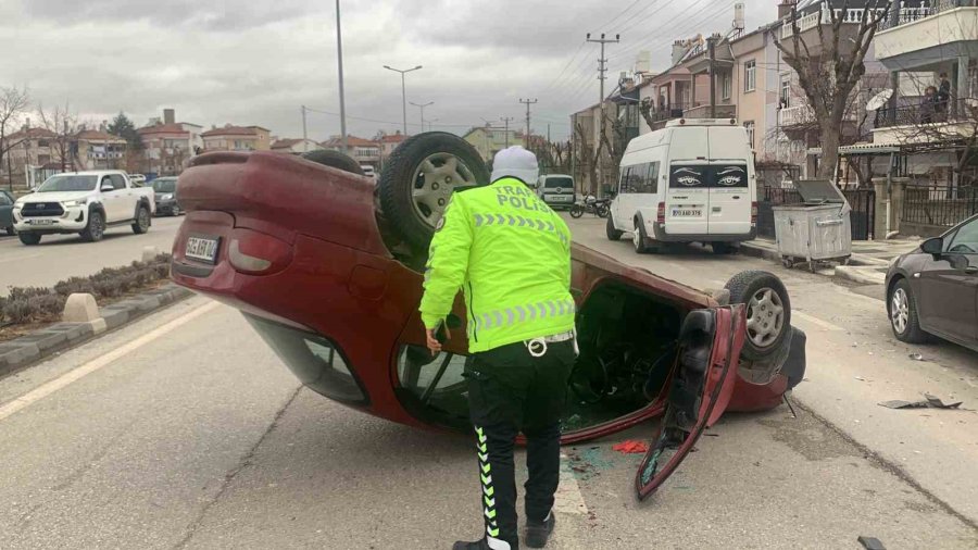 Karaman’da Takla Atan Otomobilin Sürücüsü Yaralandı