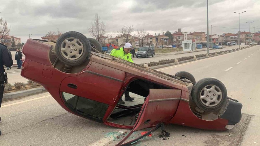 Karaman’da Takla Atan Otomobilin Sürücüsü Yaralandı