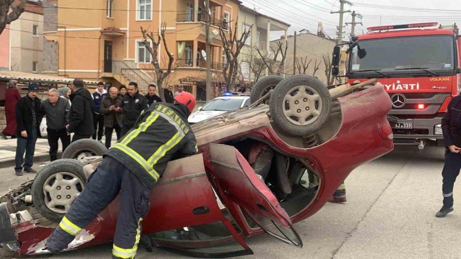 Karaman’da Takla Atan Otomobilin Sürücüsü Yaralandı