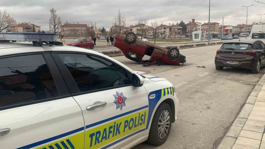 Karaman’da Takla Atan Otomobilin Sürücüsü Yaralandı