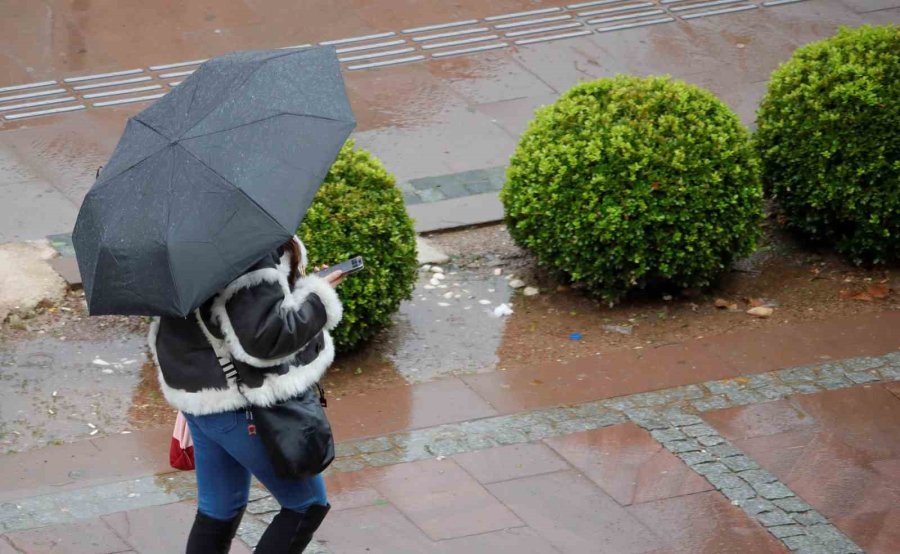 Yağmur Bulutlarının Arasındaki Işık Hüzmesi Hayran Bıraktı